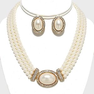 Rhinestone Trimmed Pearl Necklace